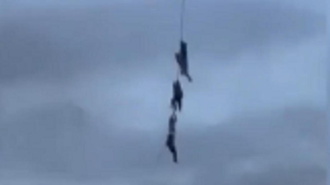 Чиновников Непала эвакуируют с помощью вертолета