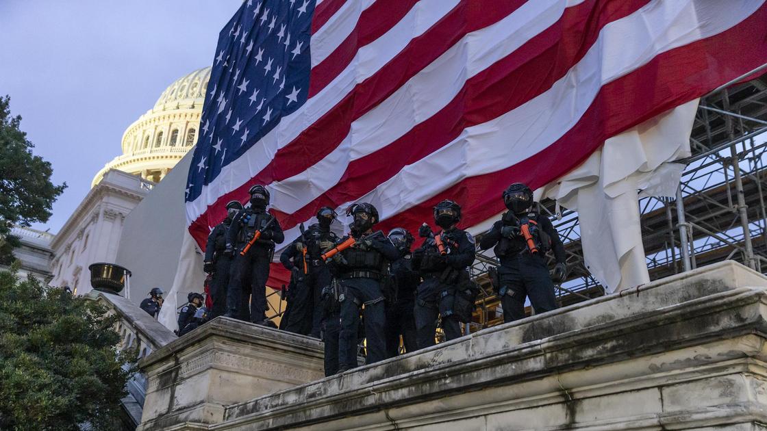Полиция Капитолия во время протестов в Вашингтоне Полиция Капитолия во время протестов в Вашингтоне
