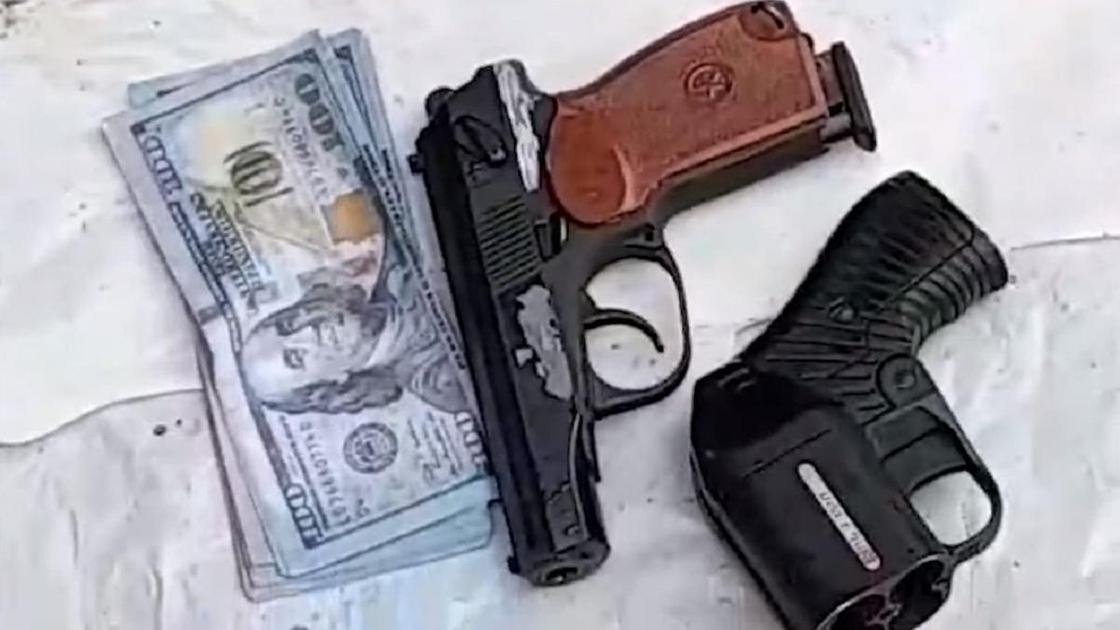 Доллары и пистолеты