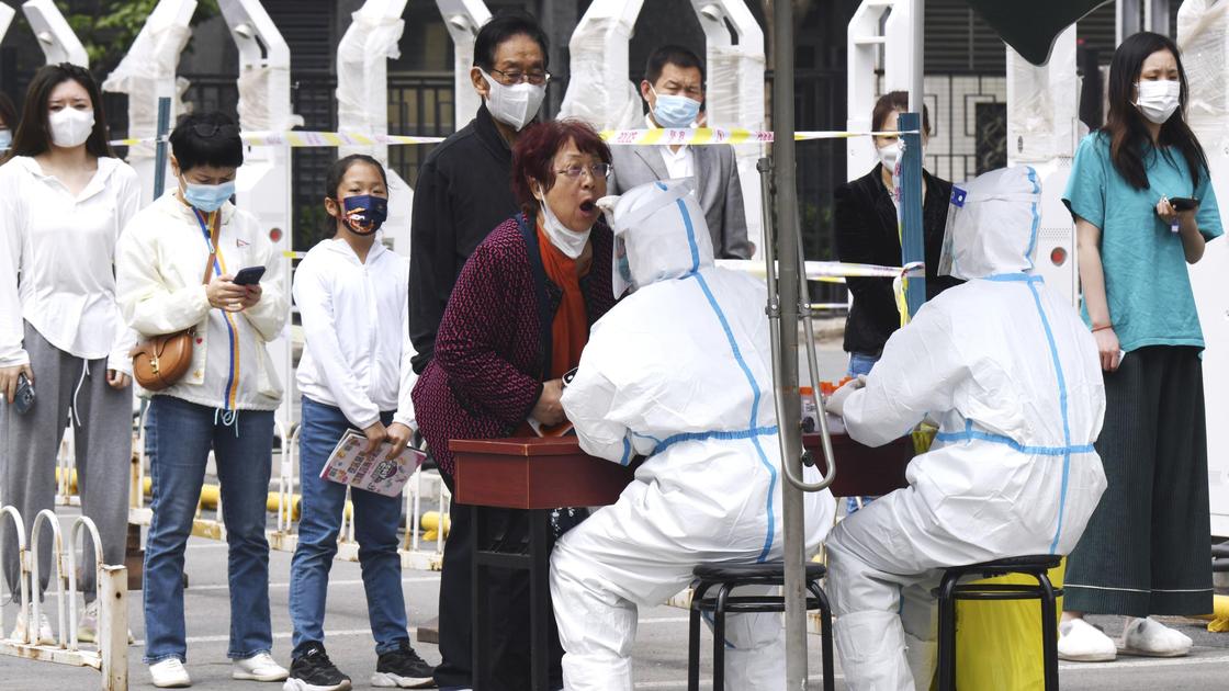 Жители Пекина сдают тест на коронавирус