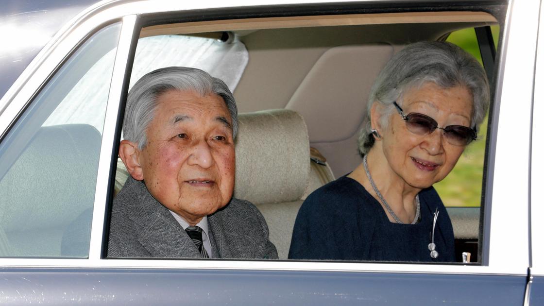 Почетный император Акихито и его супруга Митико