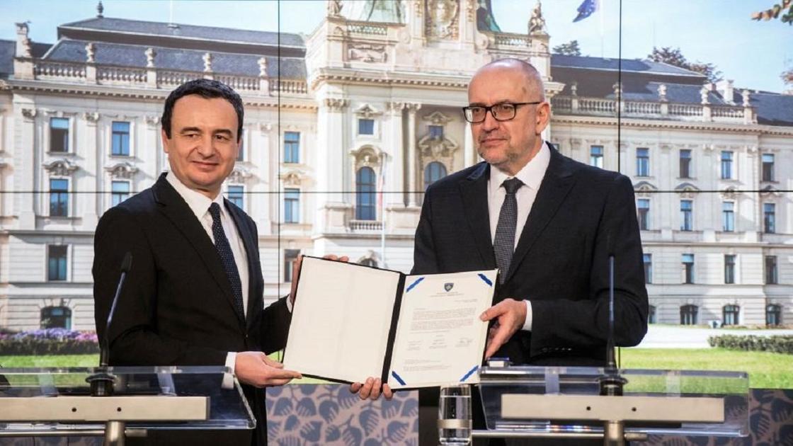 Премьер-министр Косово и представитель Чехии по делам ЕС держат заявление на вступление Косово в Евросоюз