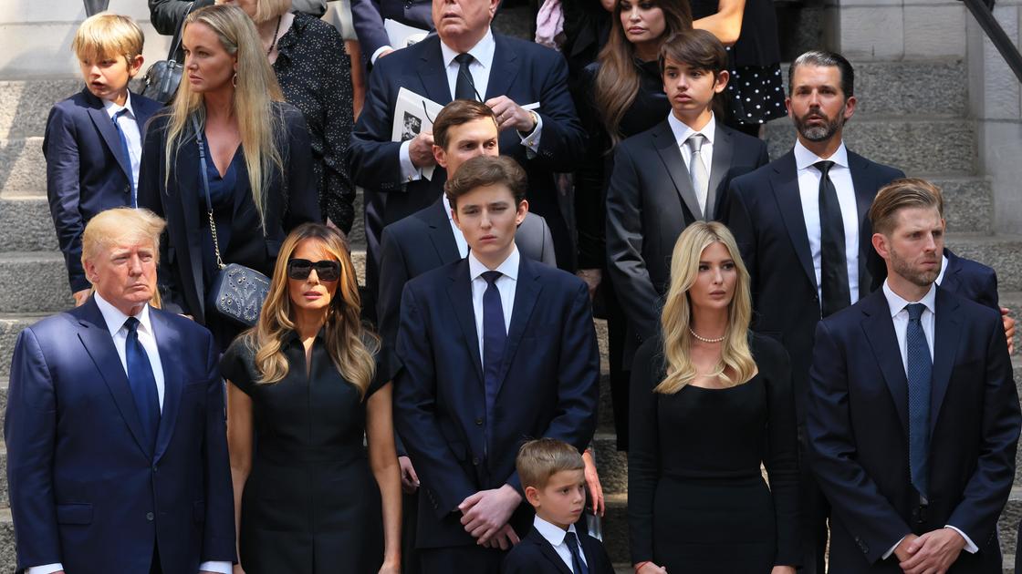 Семья Трамп на похоронах Иваны Трамп