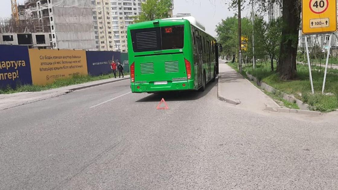 Автобус на месте ДТП в Алматы