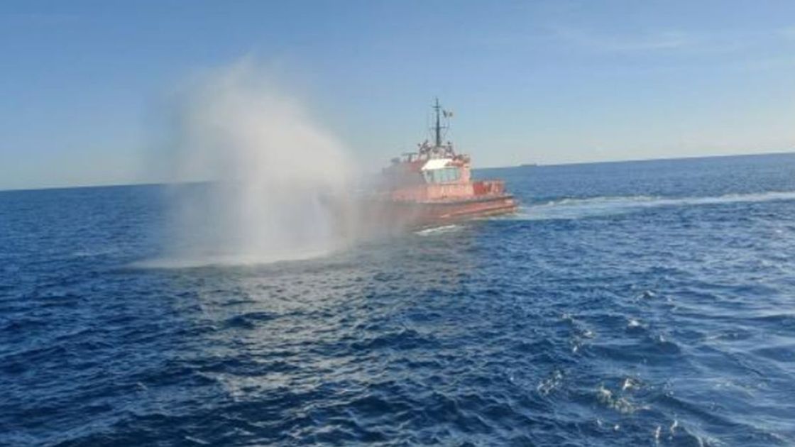 Судно в Черном море