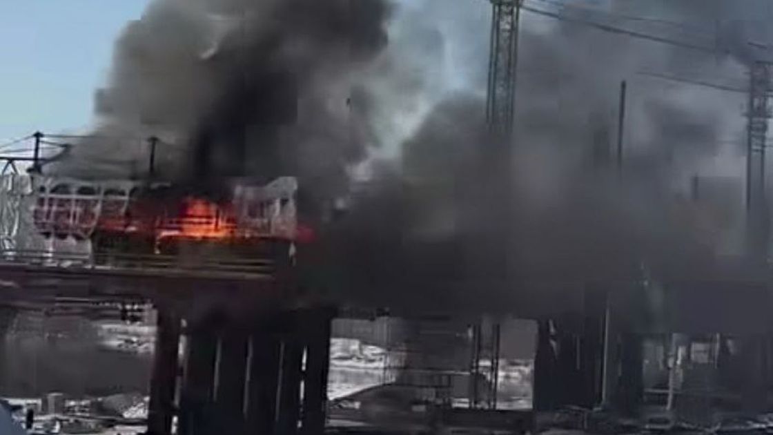 Пожар на строящемся мосту в Павлодаре