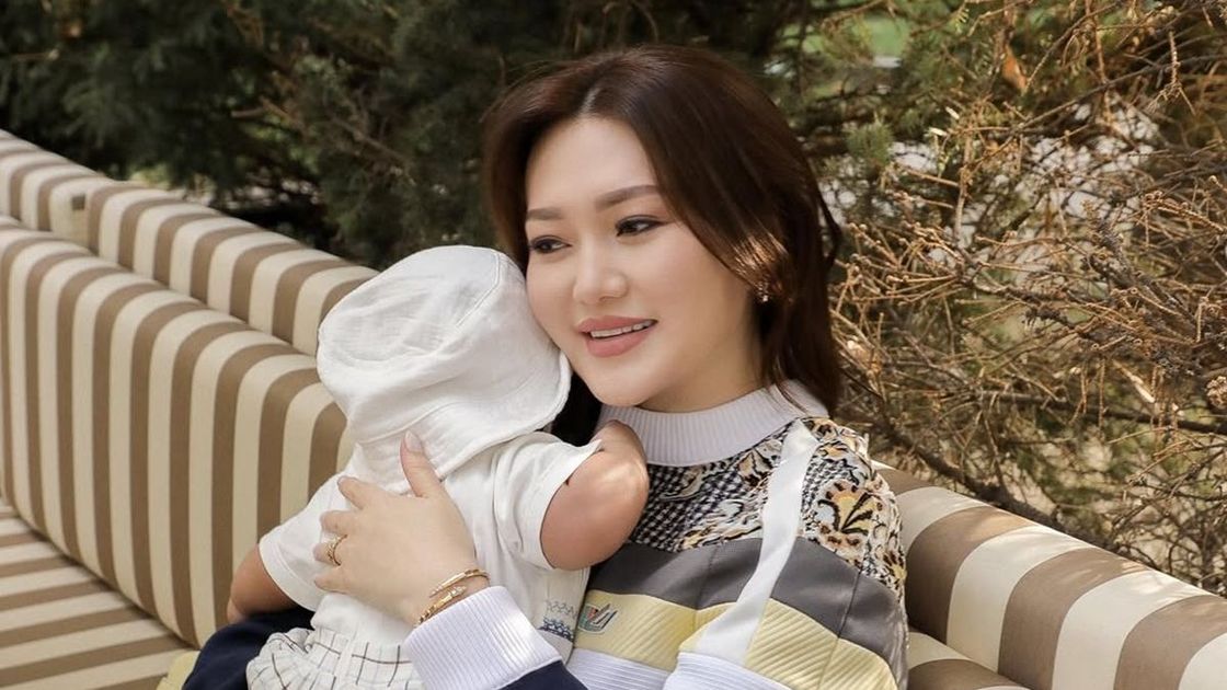 Ерке Есмахан с сыном