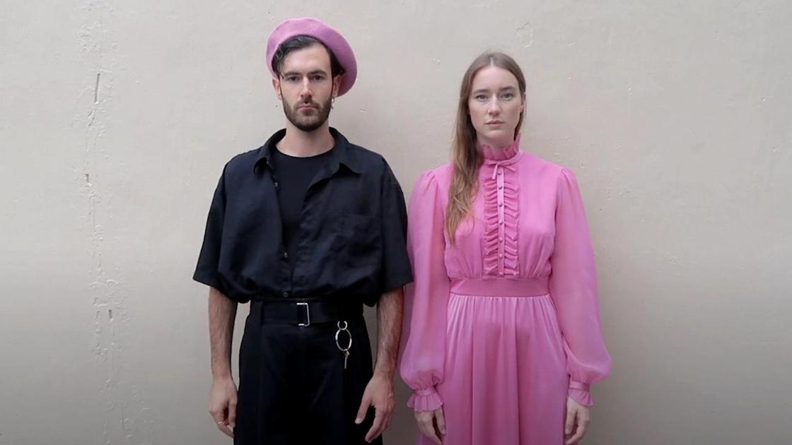 мужчина и женщина в модной одежде