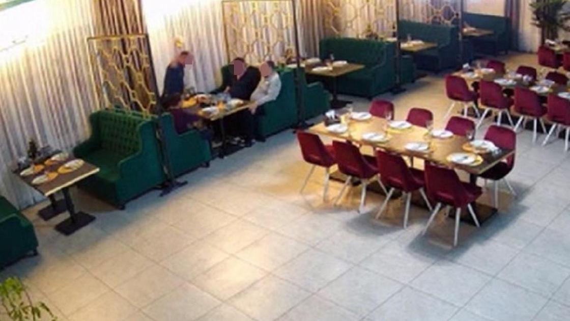 Чиновники в кафе в Кызылорде