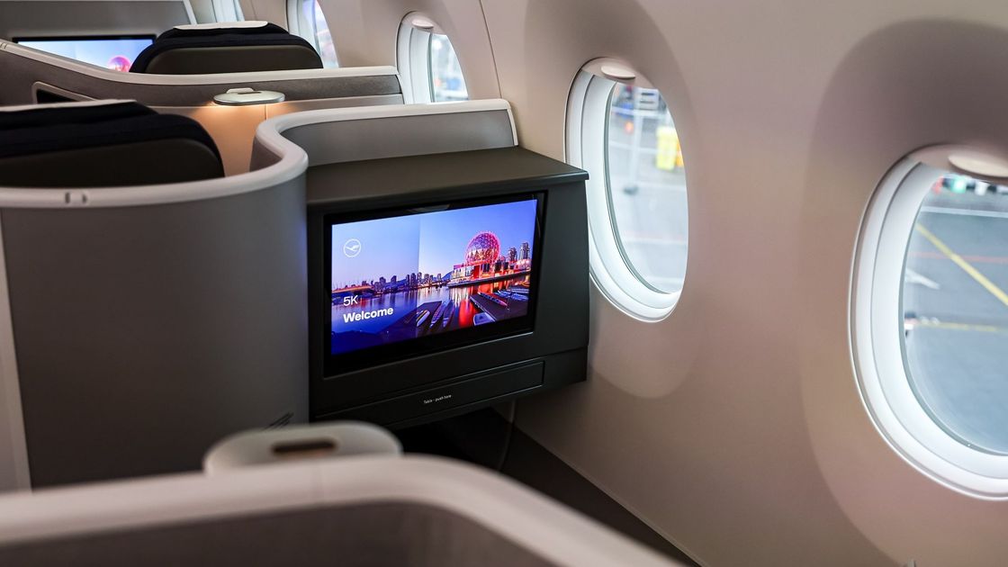 ұшақ салоны