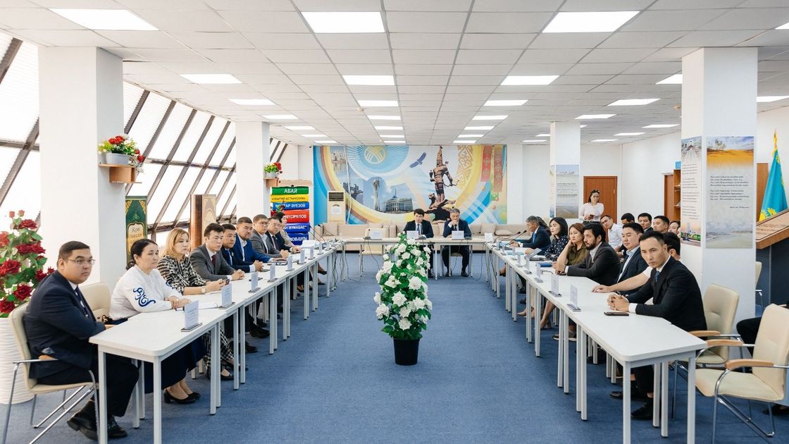 Атыраулық жастарға Президенттің кітабы тарту етілді