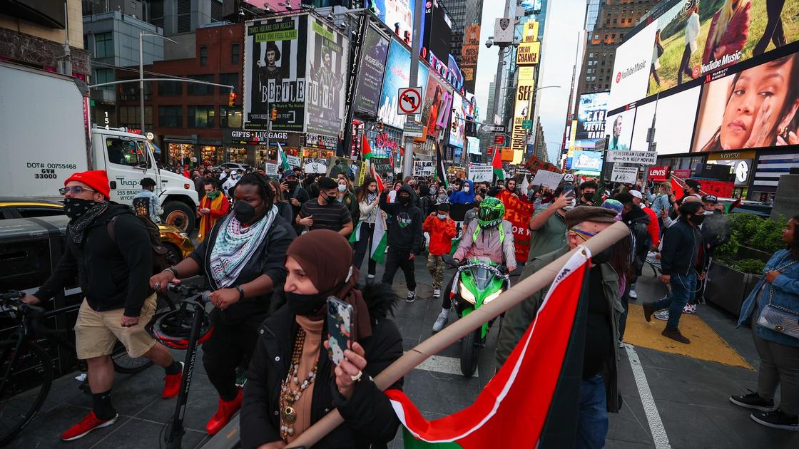 Протестующие в центре Нью-Йорка
