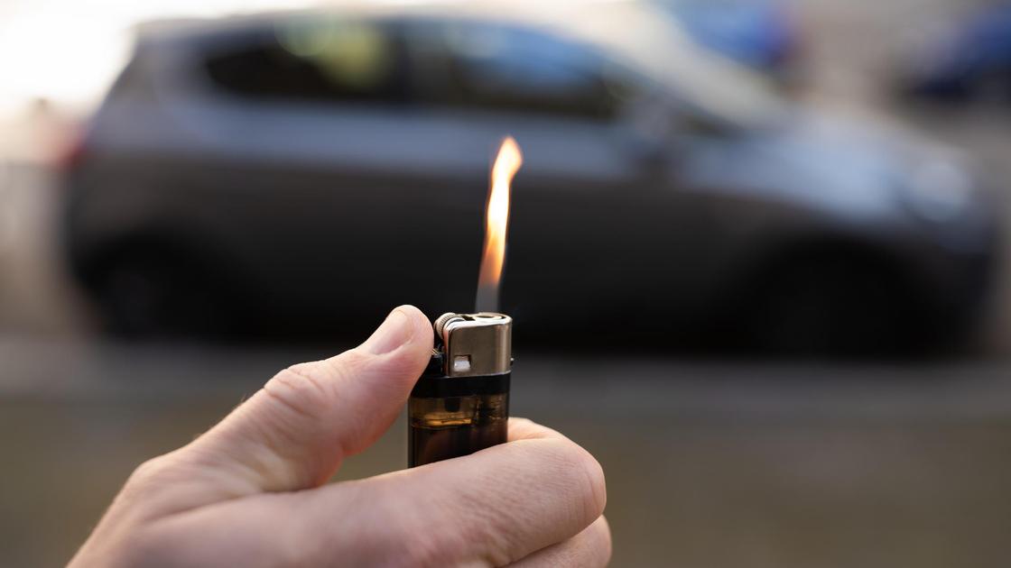 Попытка поджога авто