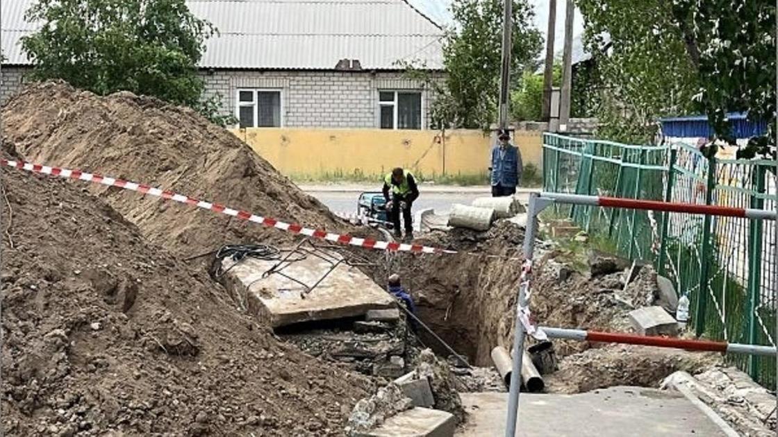 Раскопанная улица в Павлодаре