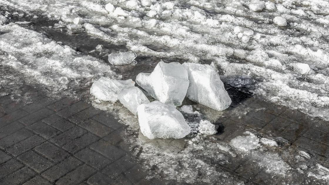 Лед на дороге