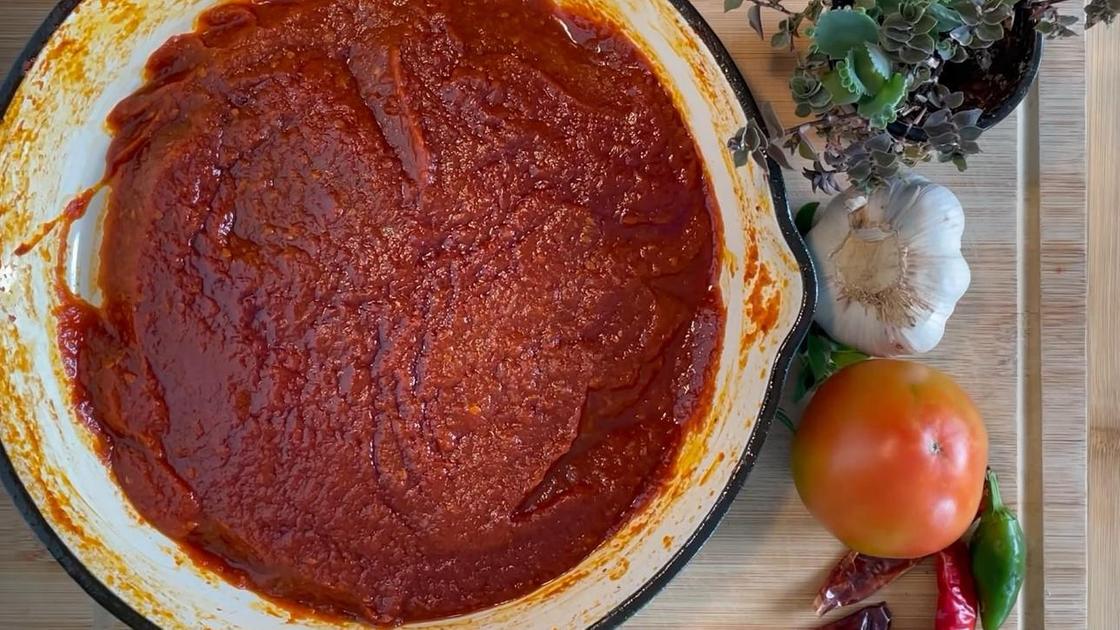 Приготовленный томатный соус