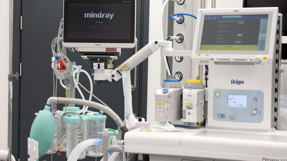 Аппарат искусственной вентиляции легких стоит в больнице
