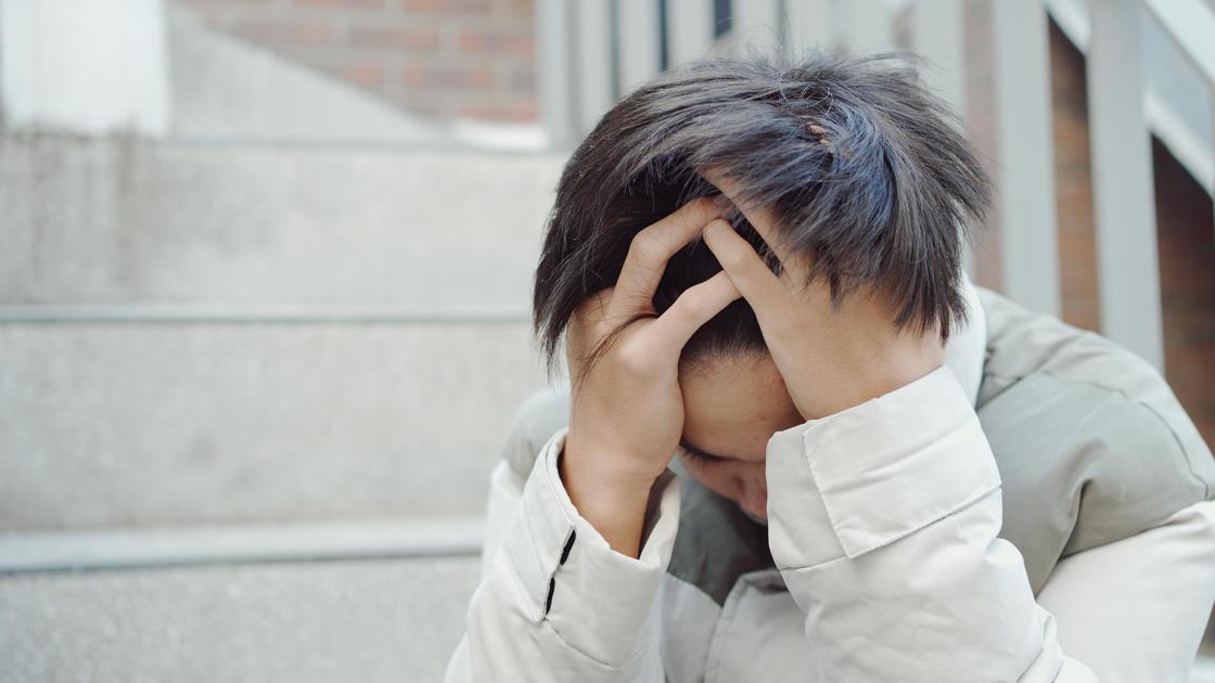 Расстроенный подросток