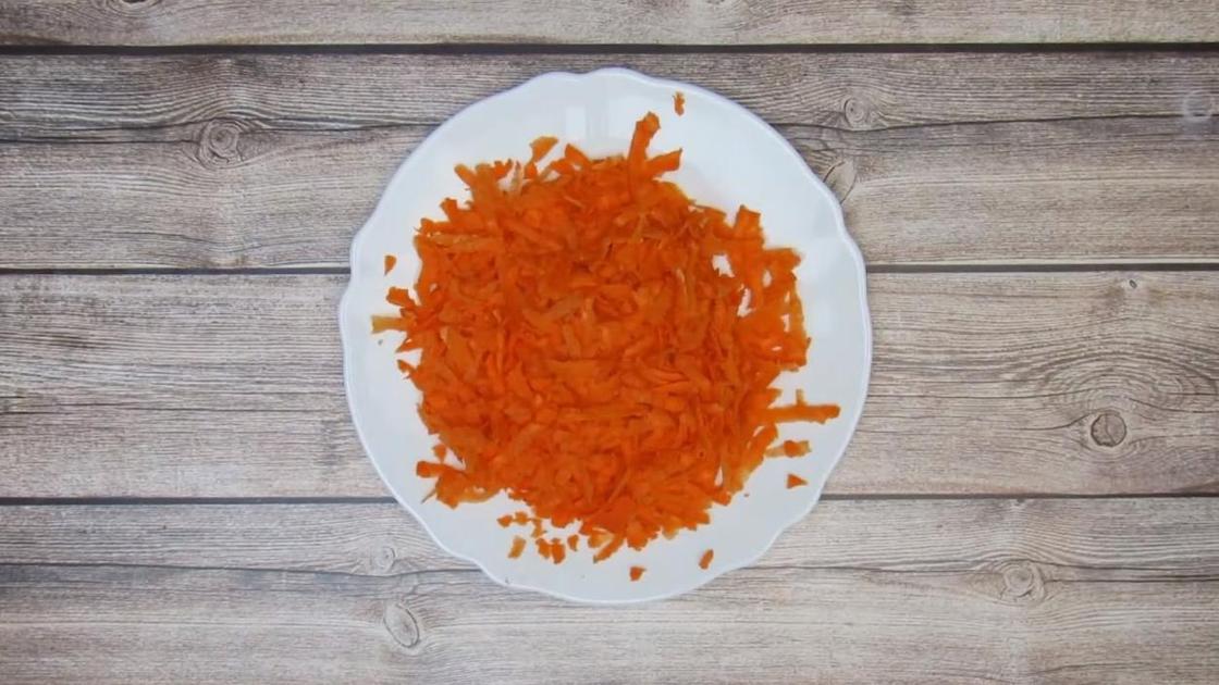 Крупно натертая морковь