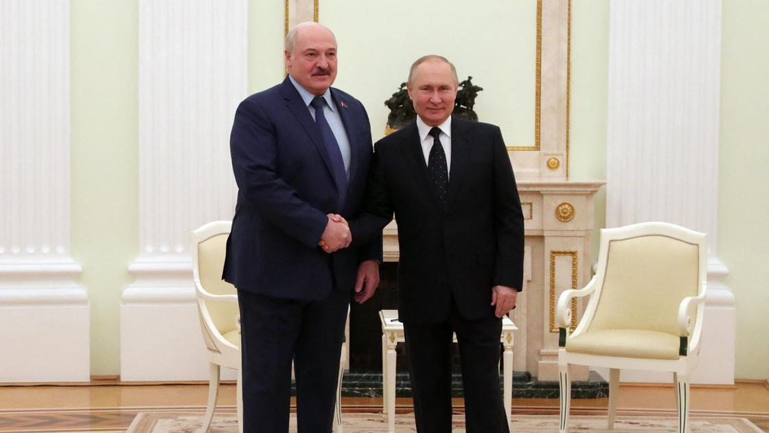 Владимир Путин и Александр Лукашенко на встрече 11 марта