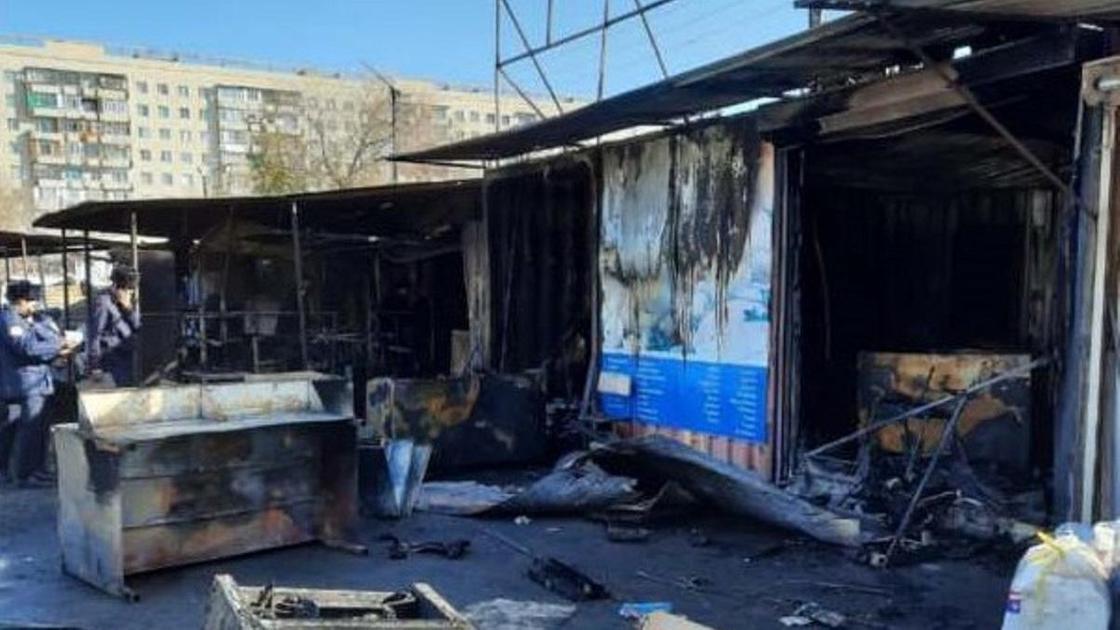 Последствия пожара на рынке в Караганде