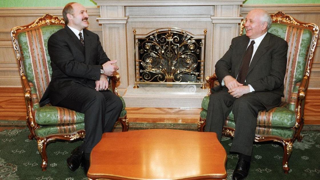 Александр Лукашенко и Михаил Горбачев