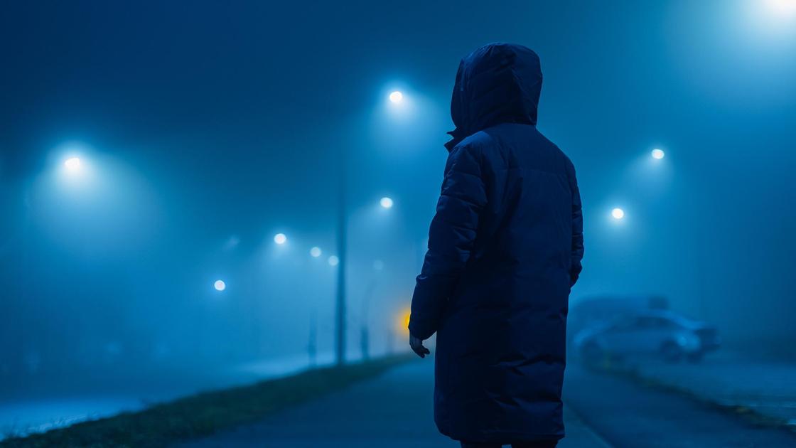 Мужчина скрывается