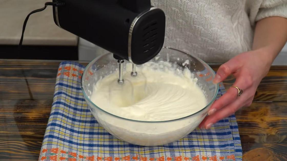 Взбивание крема для торта