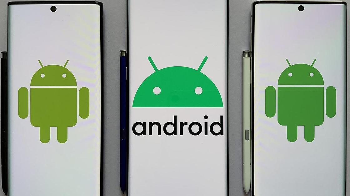 Логотип Android на белом фоне