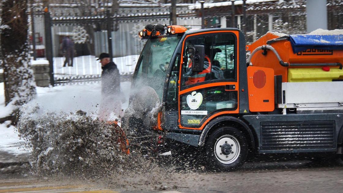 Алматыдағы қар тазалау жұмыстары