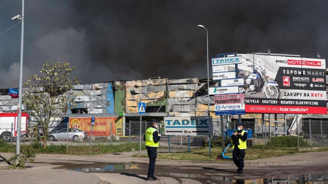 Сгоревший ТЦ в Варшаве