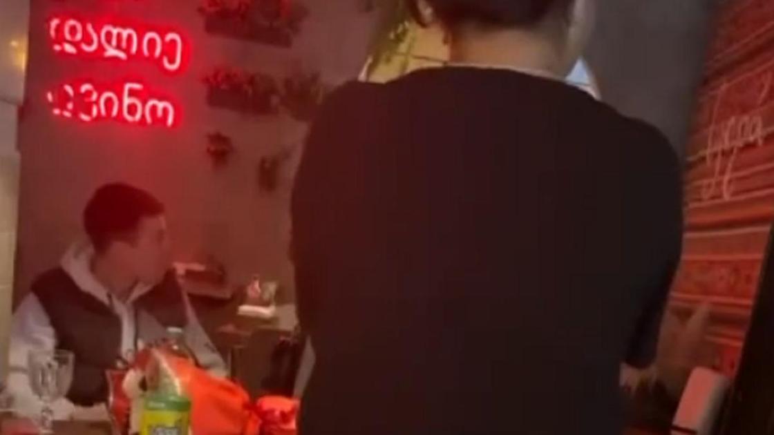 Конфликт в кафе