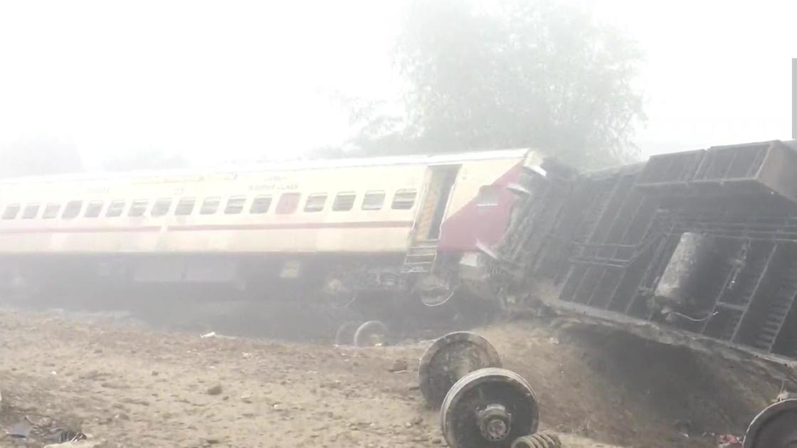 Крушение поезда произошло в Индии