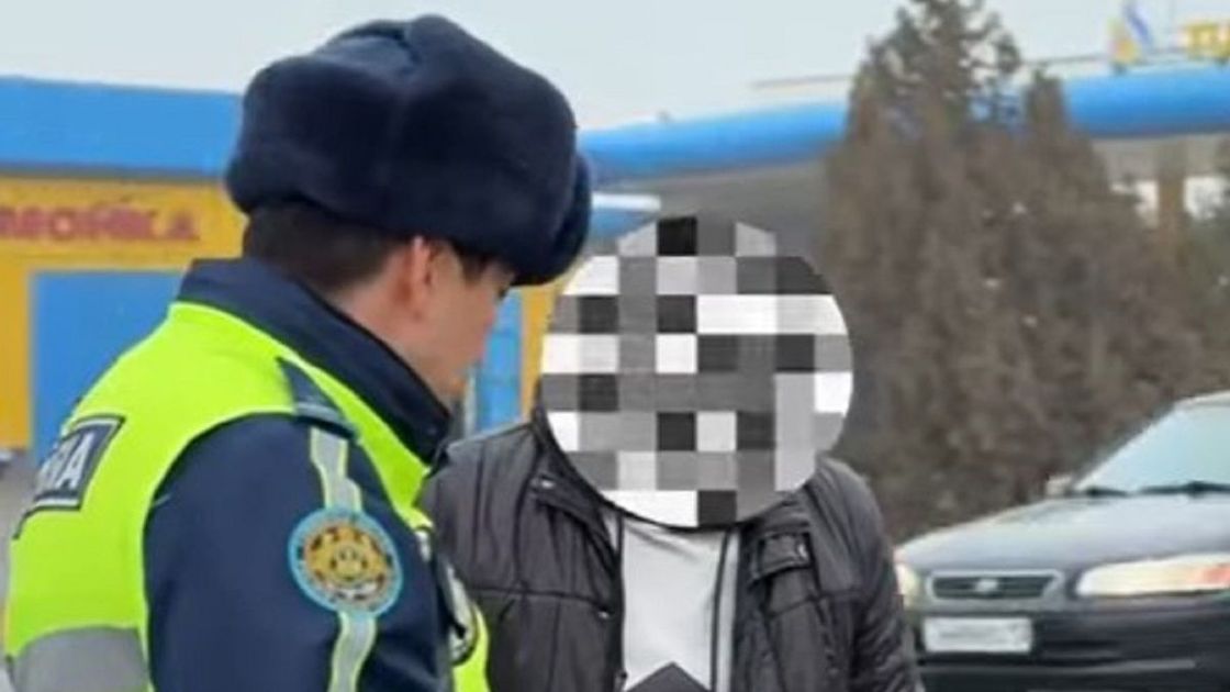 Полицейский и водитель