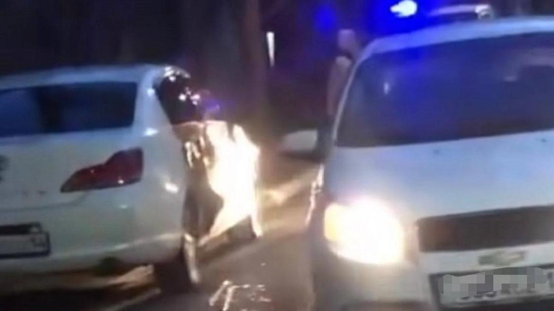 Полицейское авто и разбитая машина в Павлодаре