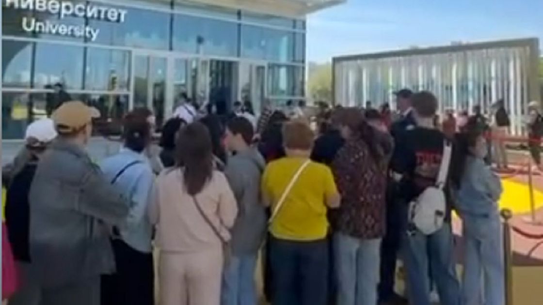 Очереди перед запуском LRT в Астане