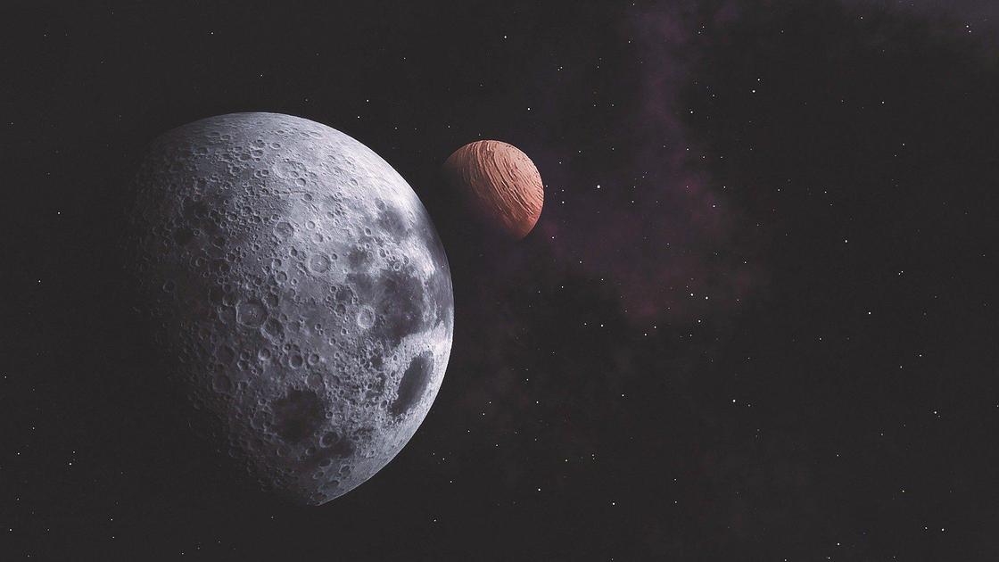 Луна и планета