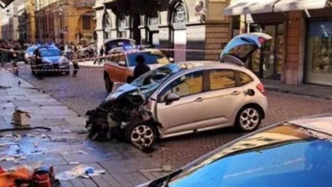 Поврежденный автомобиль