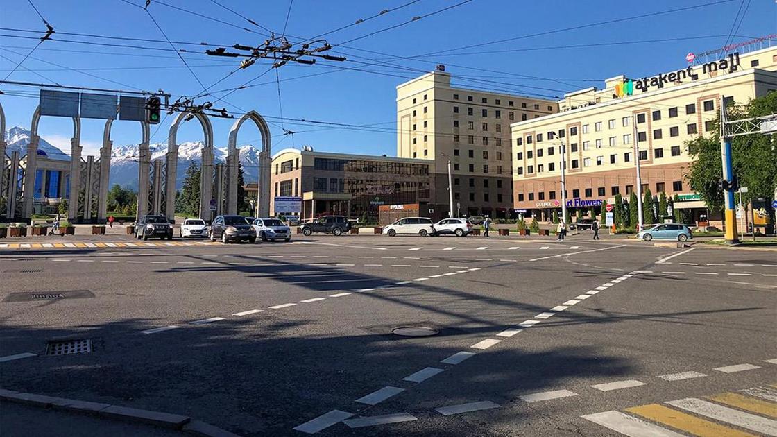 Первый диагональный пешеходный переход в Алматы