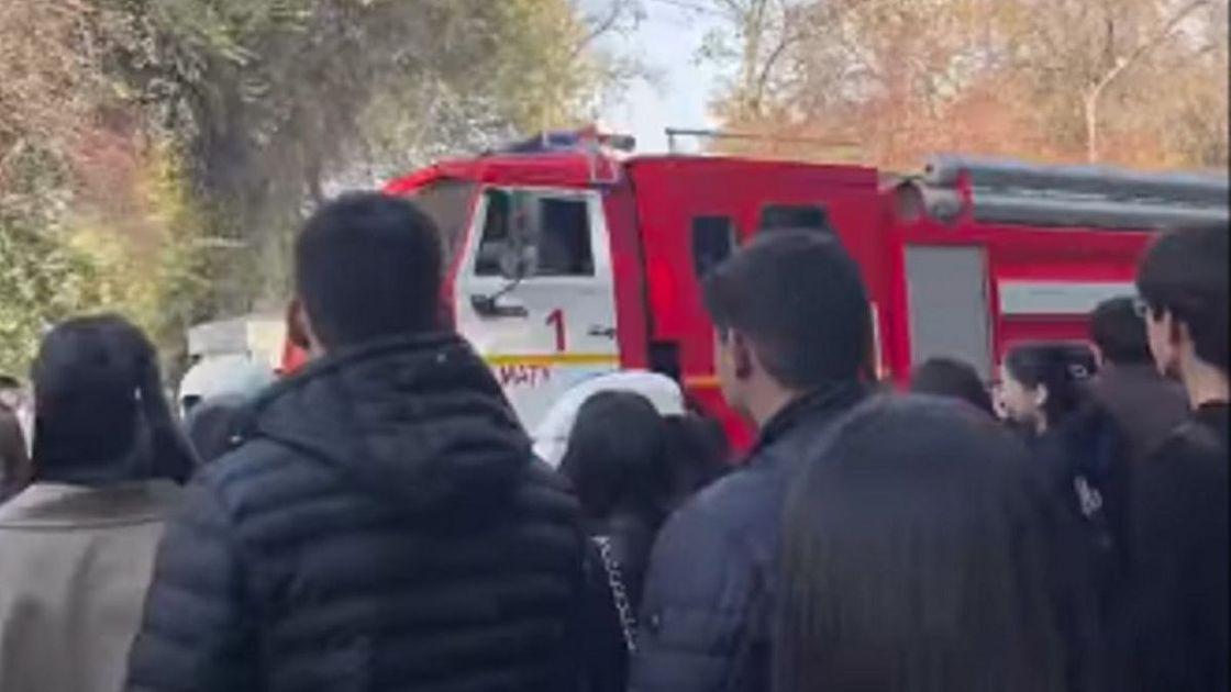 Өрт сөндіру көлігі мен студенттер