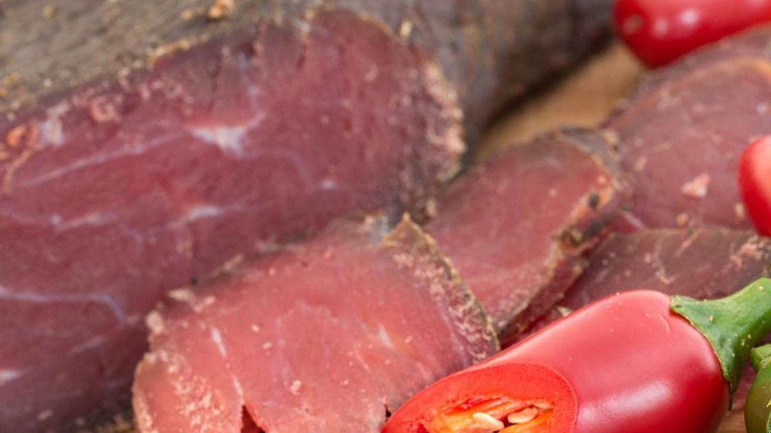 Нарезанная ломтиками бастурма Нарезанная ломтиками бастурма