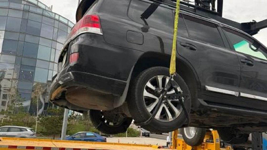 Автомобиль увозят на штрафстоянку