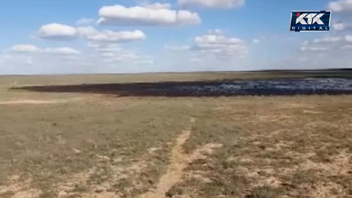 Пятно нефти в Атырауской области