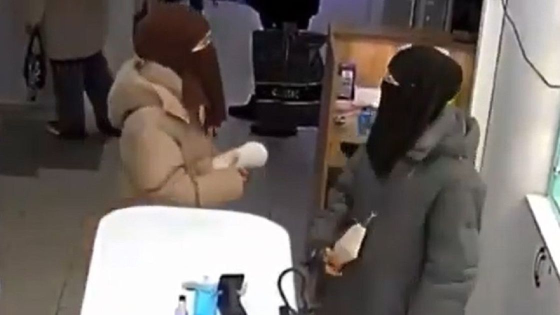 Девушки в никабах