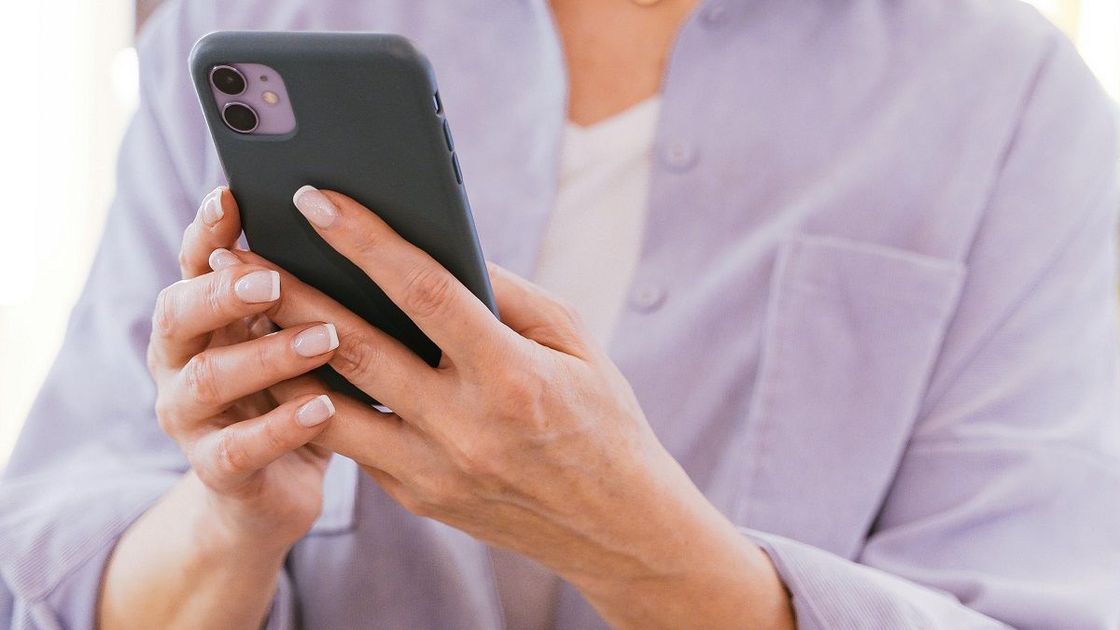 Женщина с телефоном