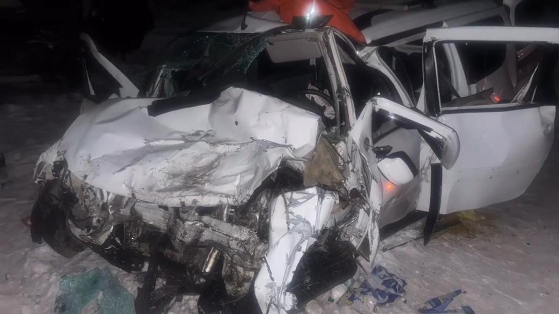 Автомобиль после аварии в Алматинской области