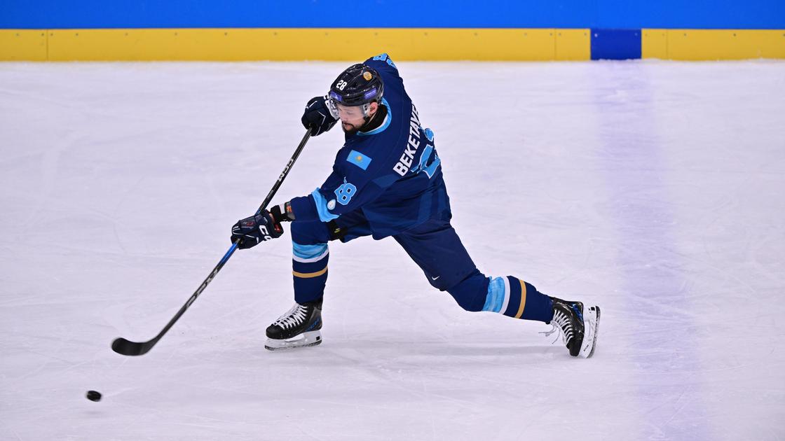 Казахстанский хоккеист Адиль Бекетаев