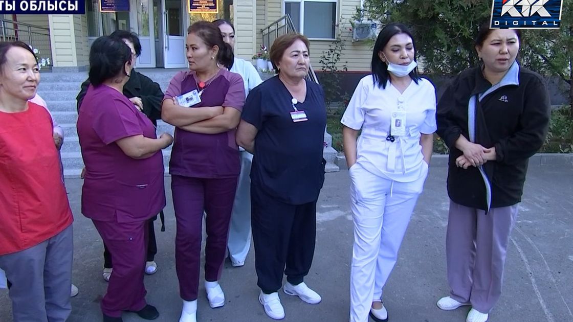 Есік қаласындағы перзентхана қызметкерлері