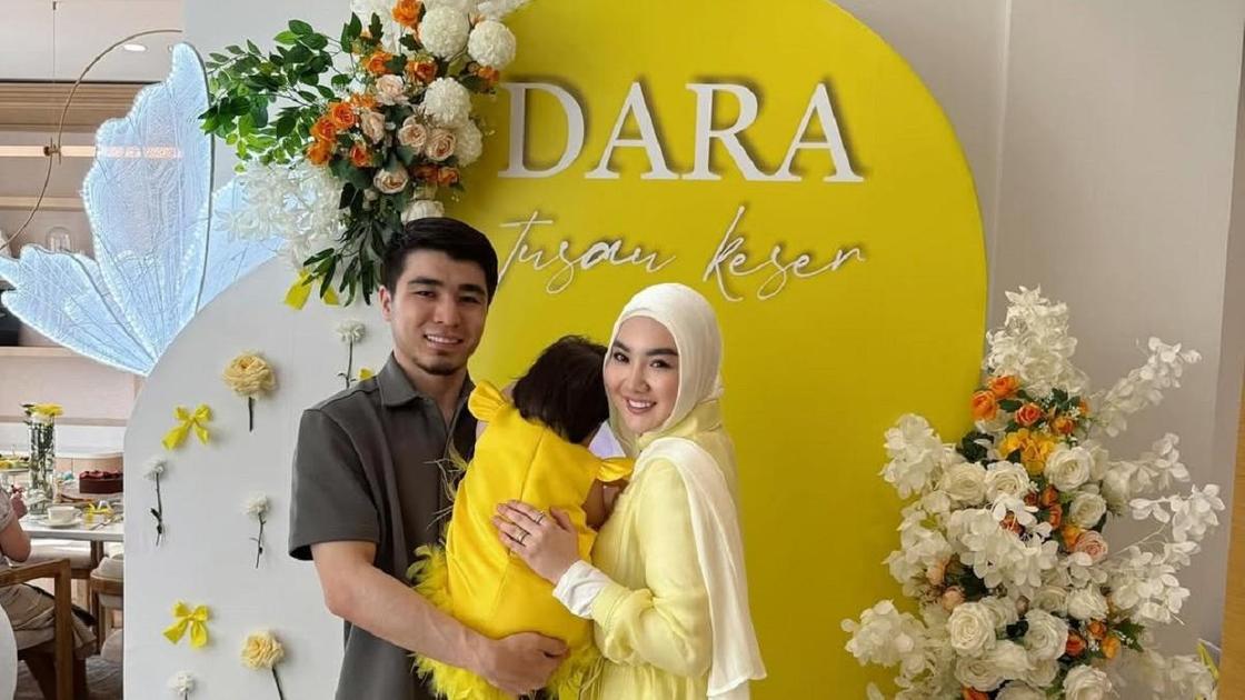 Фариза Тореали и Дархан Нортаев с дочерью