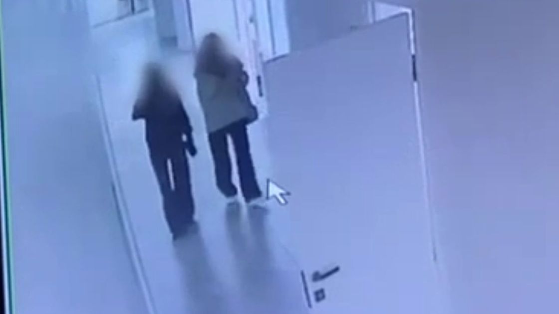 Девочки на записи камер видеонаблюдения